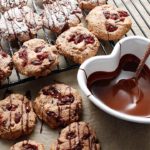 Gluten-free, vegan shortbread cookies with a raspberry twist! Once baked, the cookies are dusted with organic powdered sugar and drizzled with chocolate. These cookies are also grain-free and allergen-friendly.